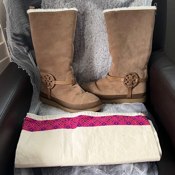TORY BURCH NIB AUTHENTIC DANA TAUPE WARM SUEDE BOOTS - Picture 1 of 6